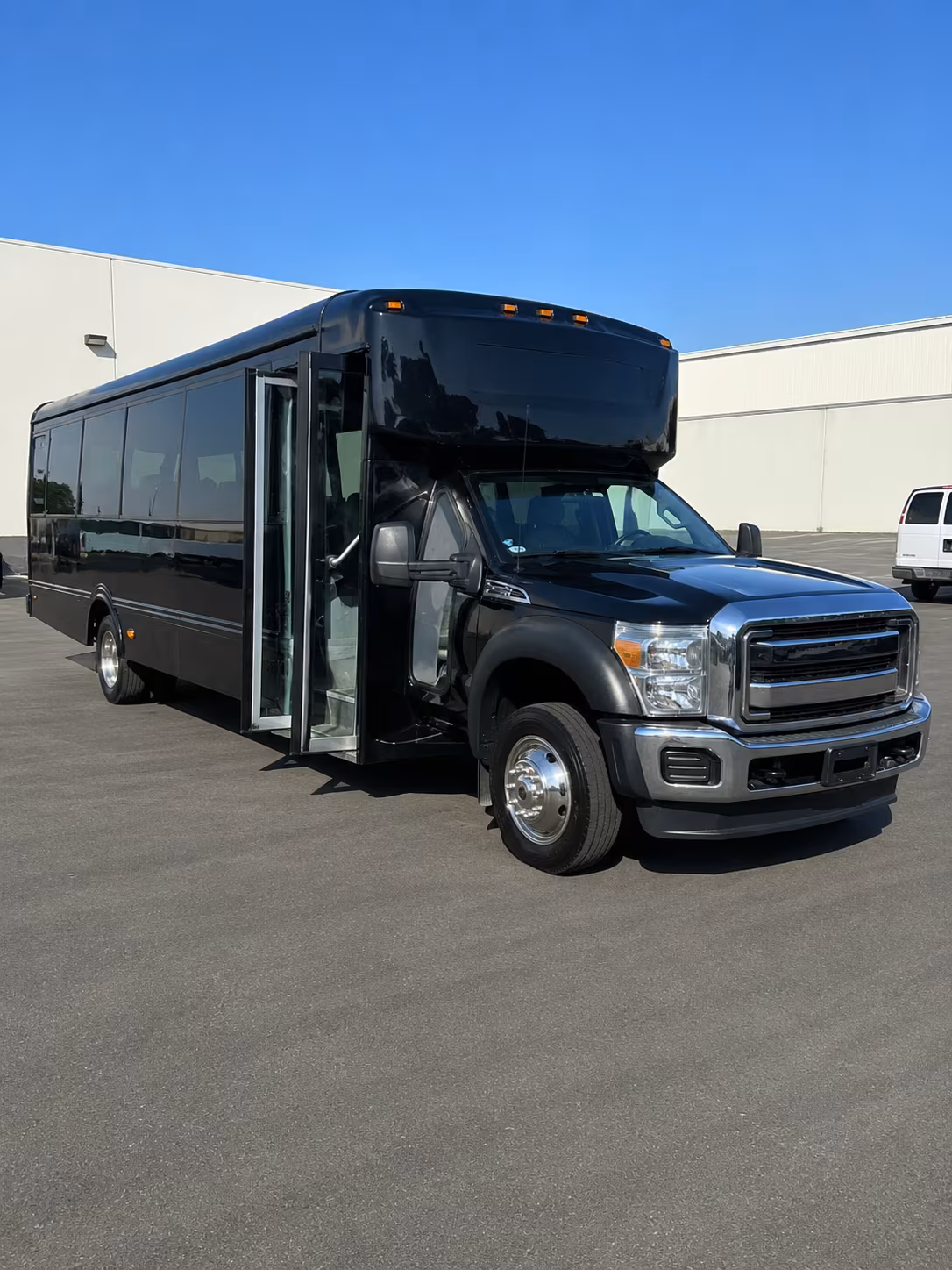 Lenexa Winery Tour & Pub Crawl Transportation