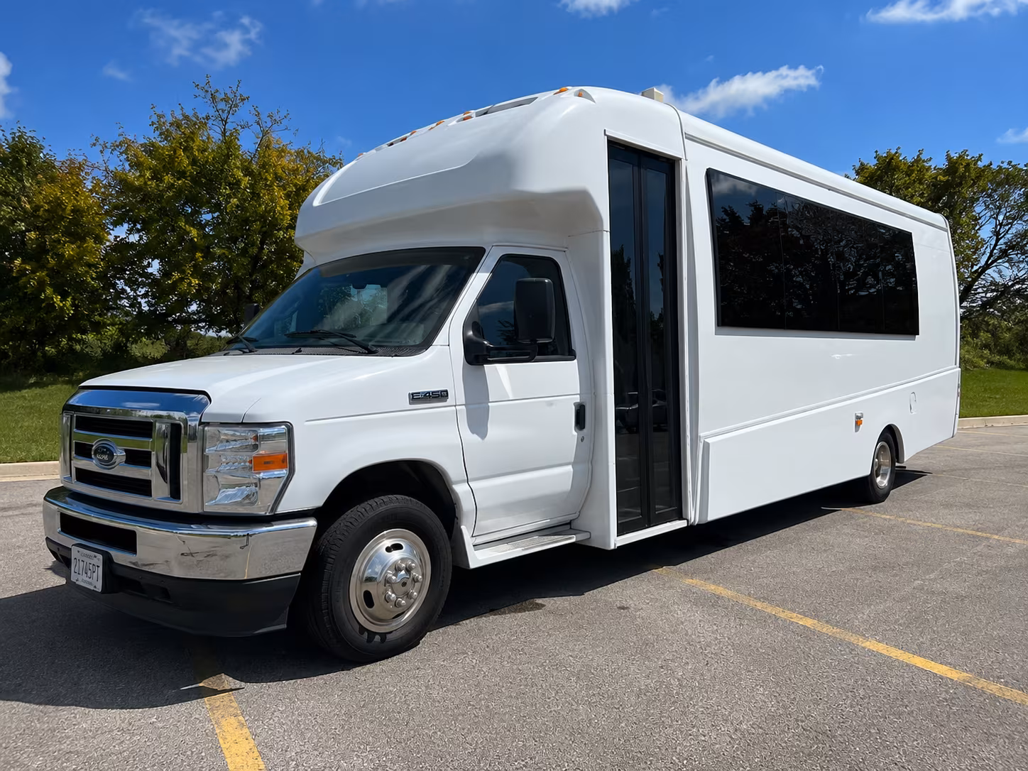 Overland Park Winery Tour & Pub Crawl Transportation party bus exterior